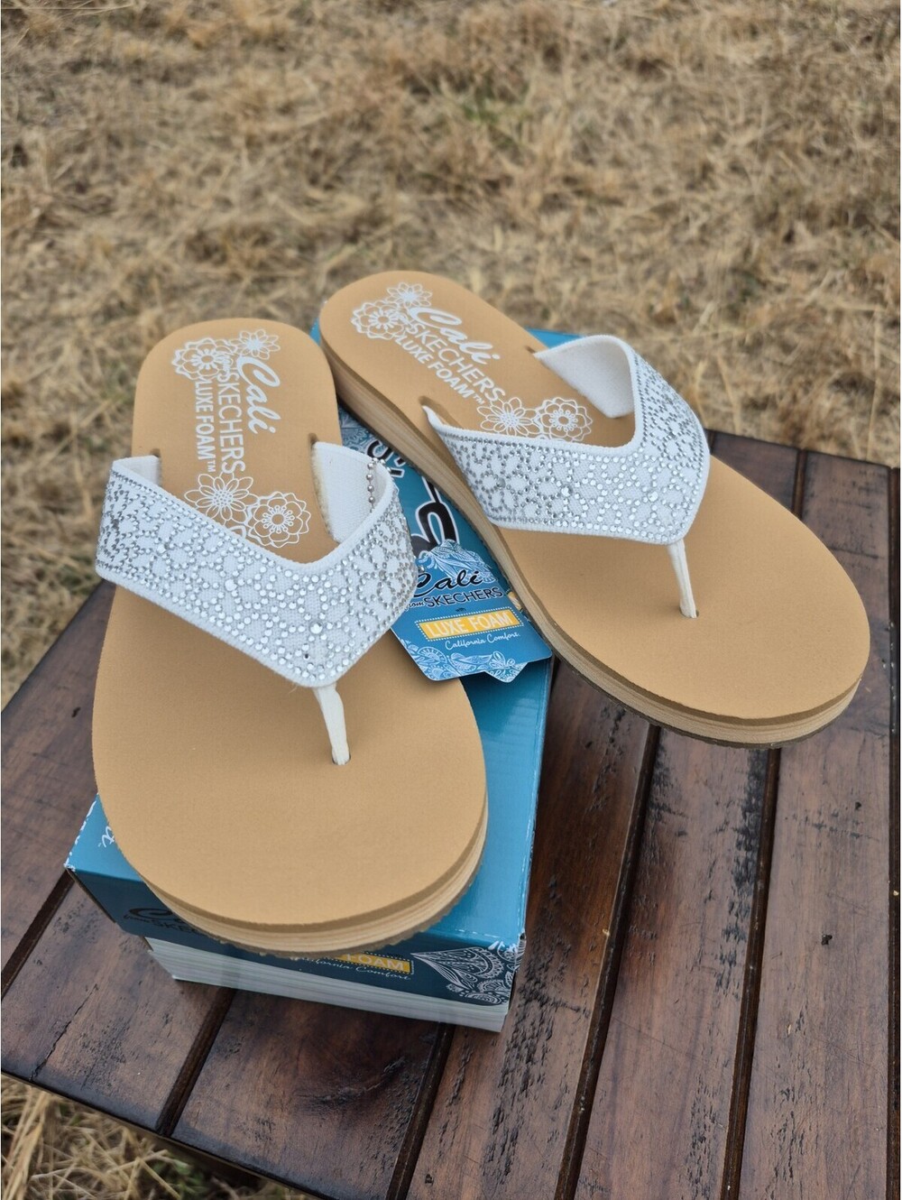 Skechers Size 10 Cali Luxe Foam Summer Dazzling Charm Sandals Flip Flops White